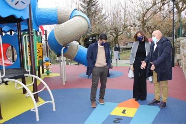 Novo Parque infantil en Cartelle