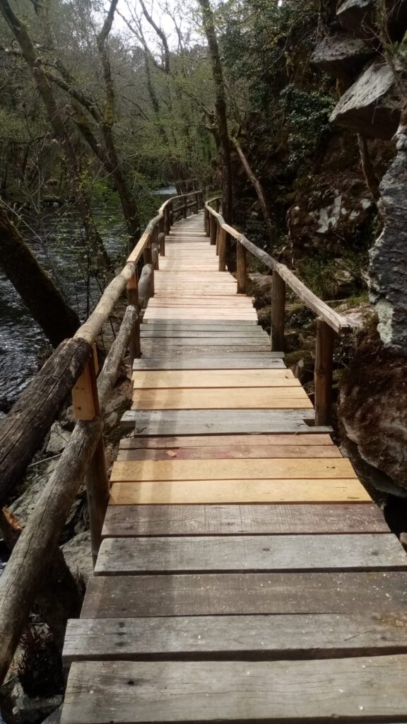 Restaurada a pasarela da Ruta do Santo en Cartelle